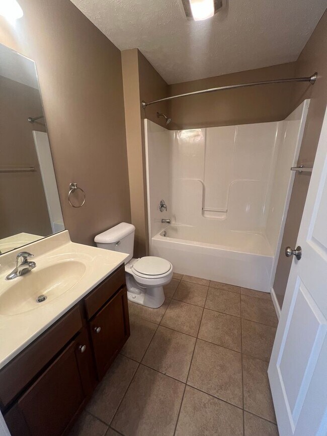 Building Photo - Beautiful 2 Bedroom 2.5 Bath Condo With Loft Space!