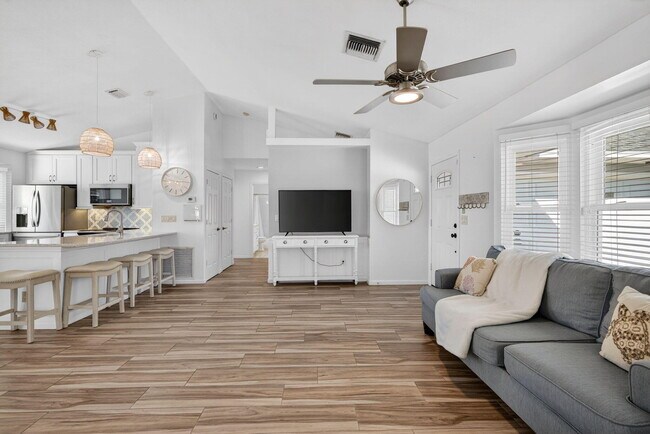 Building Photo - 341 11th Ave