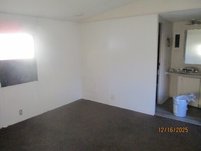 Building Photo - 1045 Canyon Ln