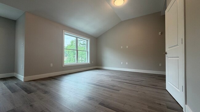 Building Photo - 251 Sladen St