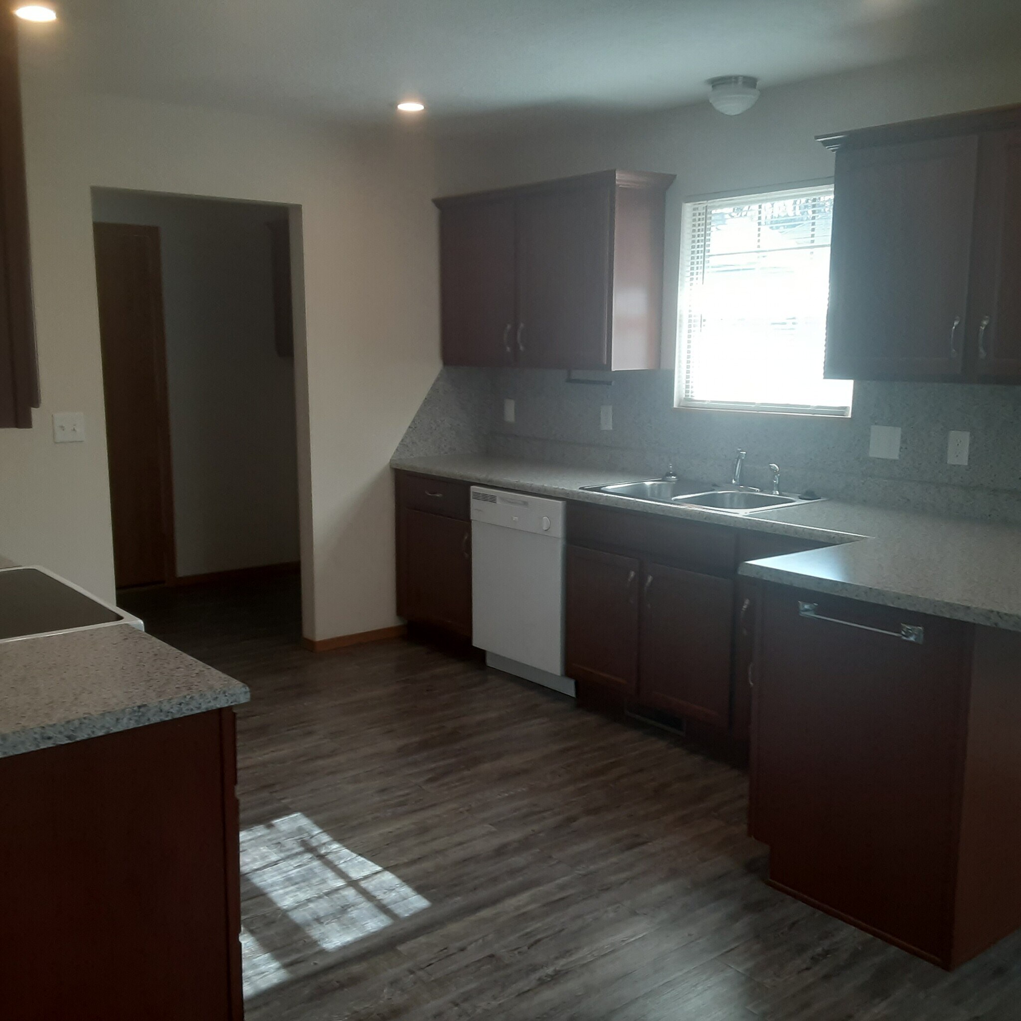 Building Photo - 545 S Walker Ln