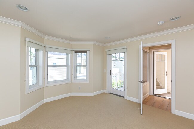 Building Photo - 7726 Ivanhoe Ave