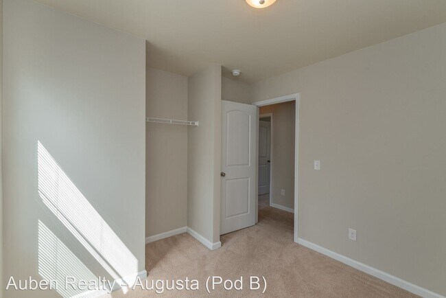 Building Photo - 3 br, 1.5 bath House - 4010 Rambling Way