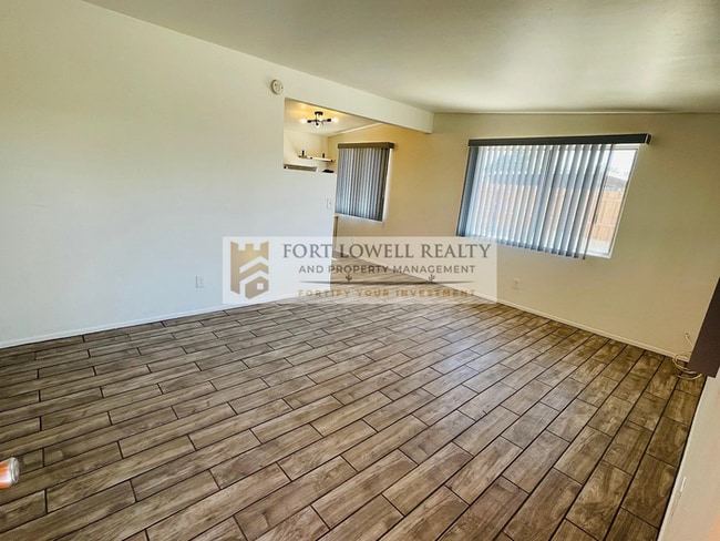 Building Photo - The Richey - 2 Bed / 1 Bath End Unit in Central Tucson!