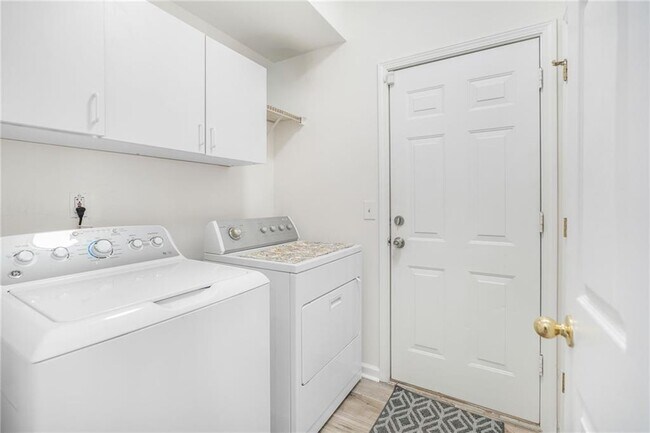 Building Photo - 812 Pinder Point Ct