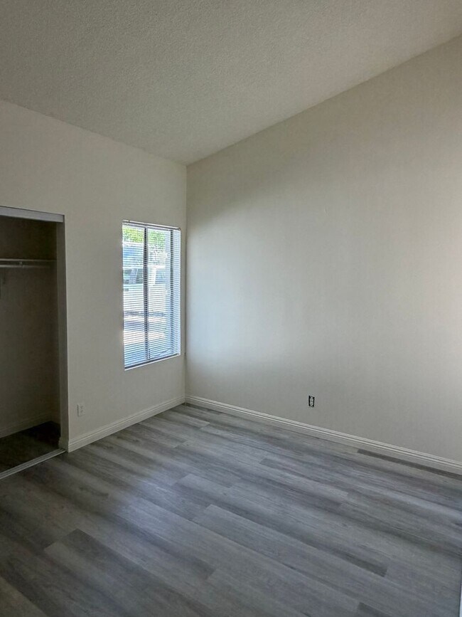 Building Photo - 3 bed, 2 bath single story home in West Hills