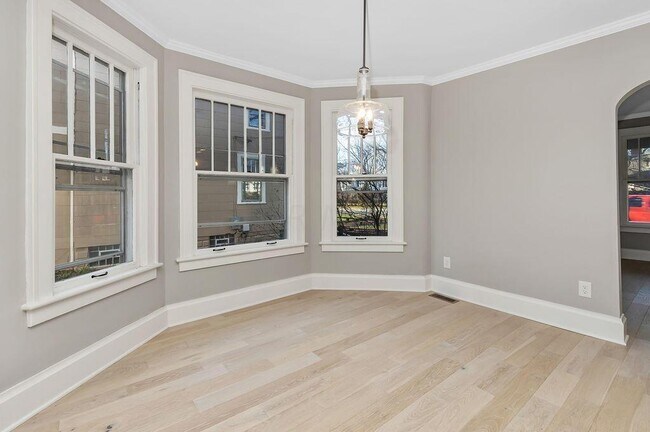 Building Photo - 161 E Dublin Granville Rd