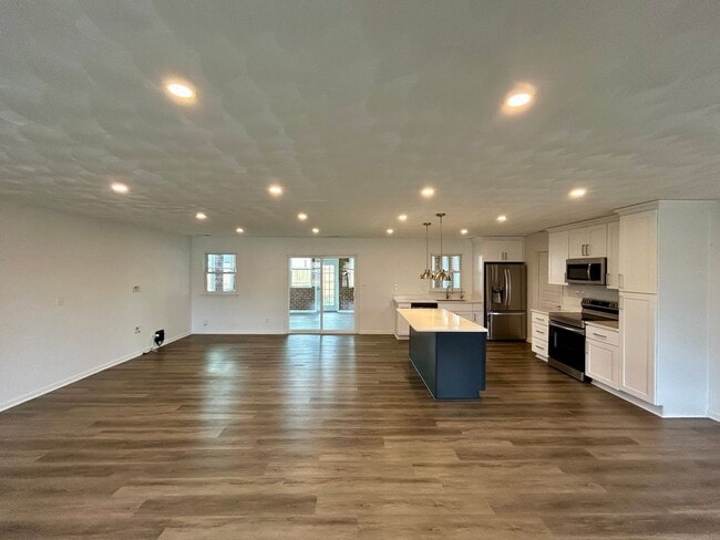 Building Photo - 3001 Guenevere Dr