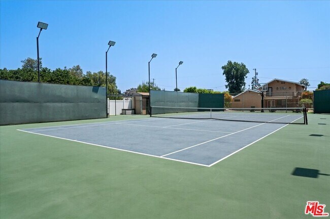 Building Photo - 6443 Matilija Ave