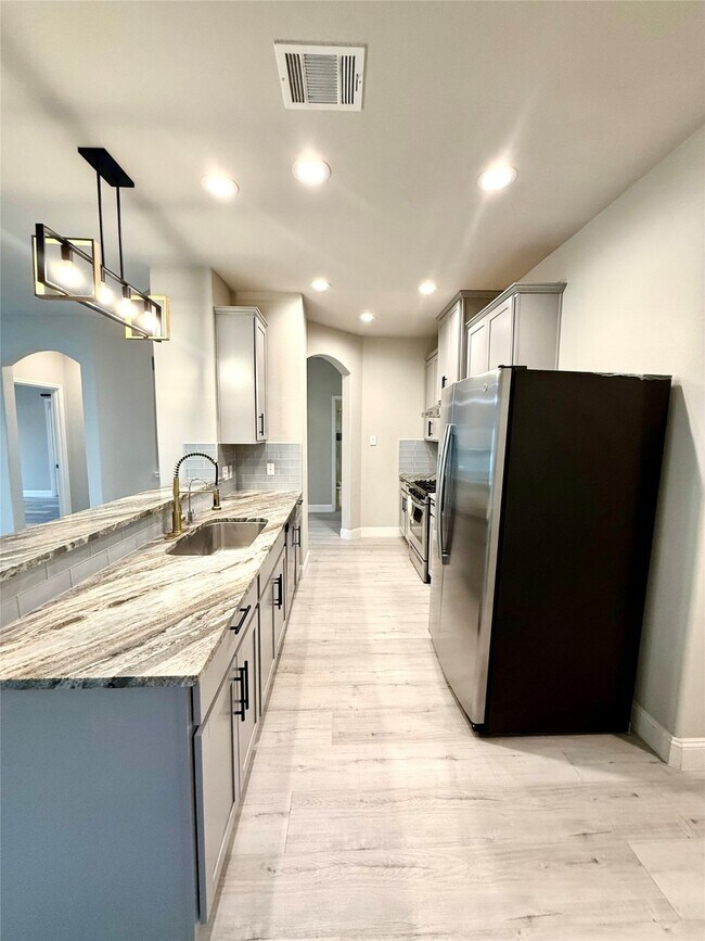 Building Photo - 141 Eliana Shores Dr