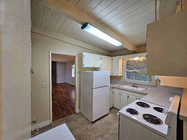 Building Photo - 517 NE 8th St