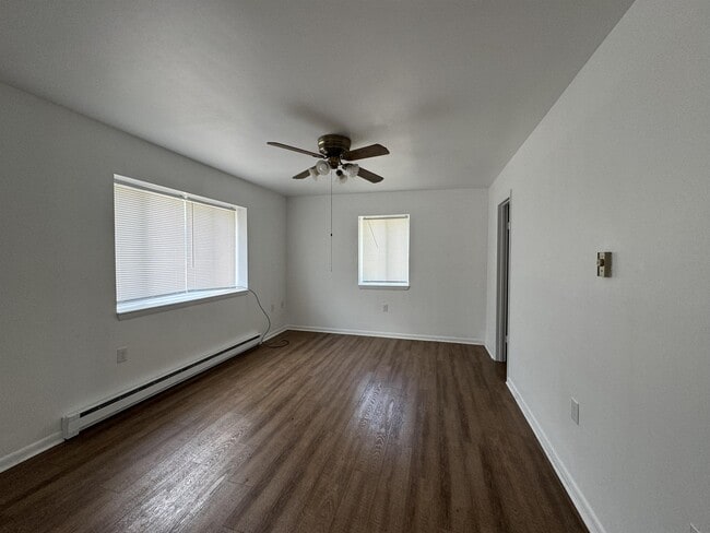 Building Photo - 1468 Rock Cliff Dr