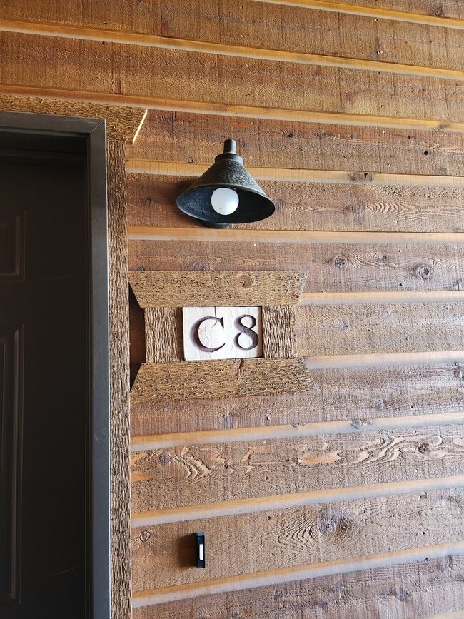 Building Photo - C8 - Bison Cove ~ 2 bed / 2 bath
