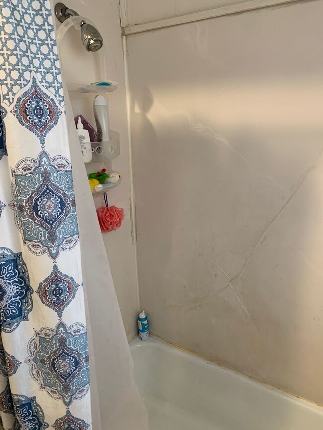 Building Photo - 3 Bed/1 Bath House, super close to BYU cam...