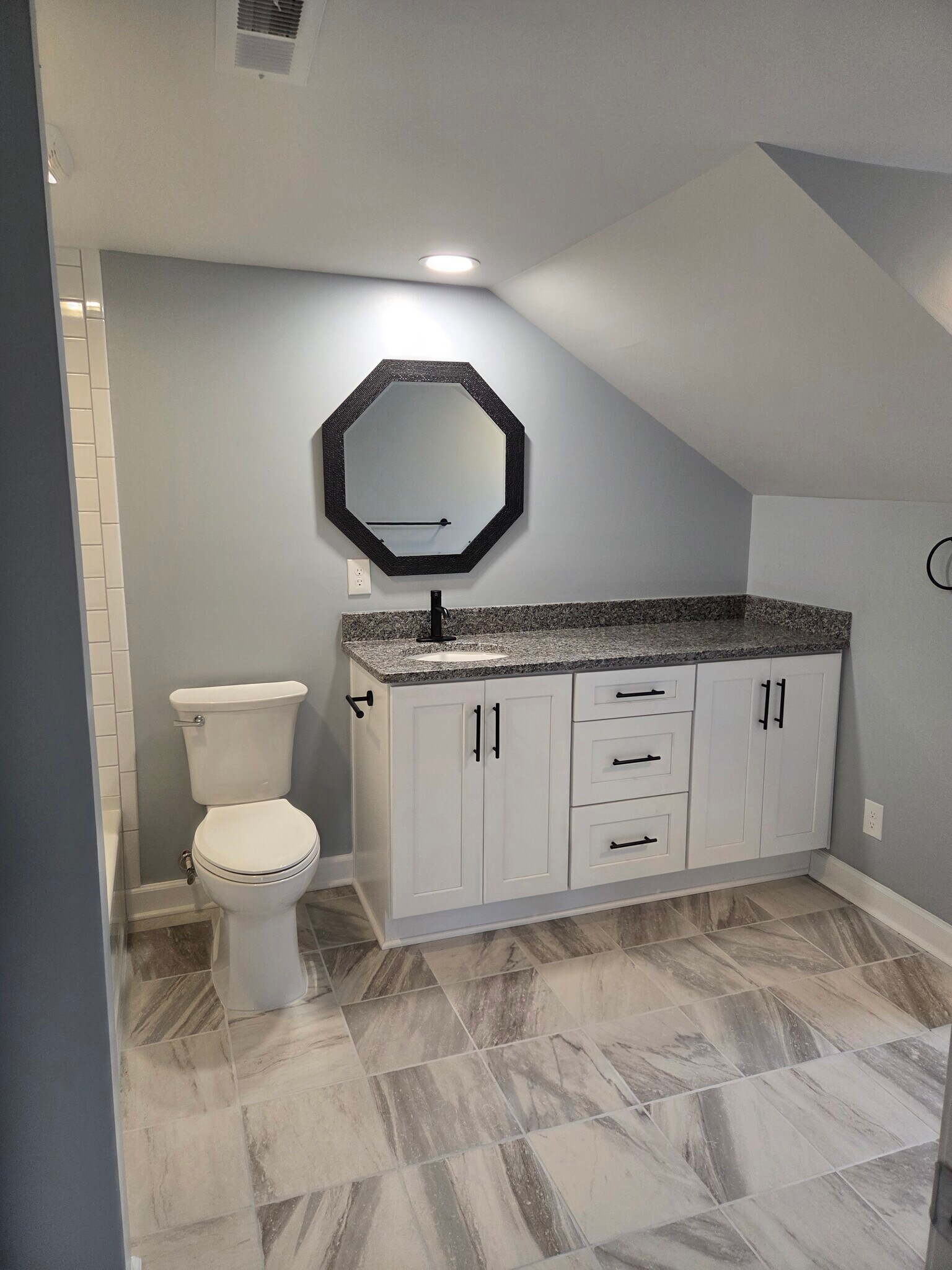 Building Photo - 415 Ford St