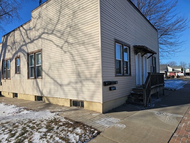 Building Photo - 1821 W Grand Ave