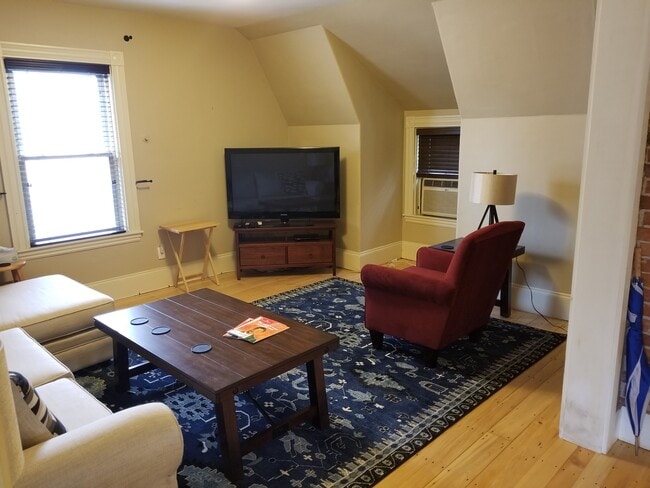 Building Photo - 8 Saint Paul St