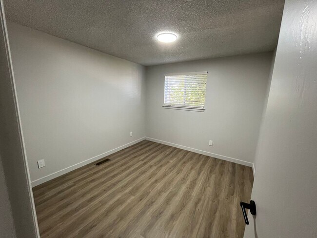 Building Photo - Completely Remodeled 2-Bedroom Duplex Unit by Provo River Trail