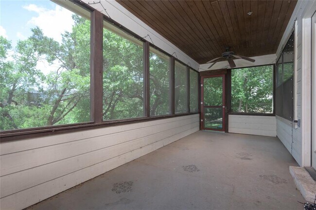 Building Photo - 14501 Blue Jay Point