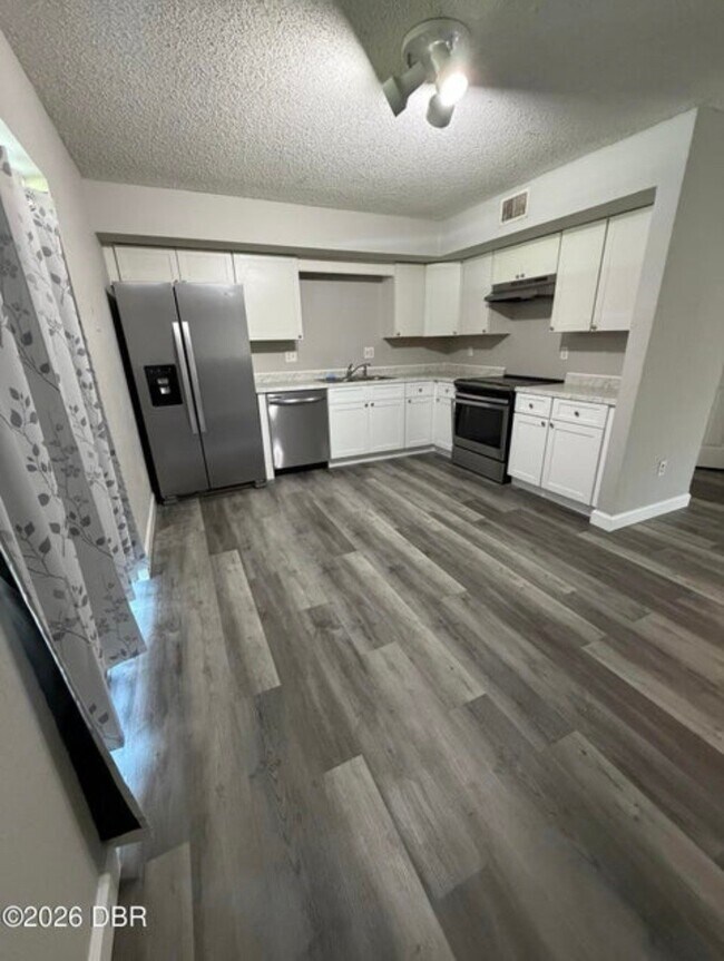 Building Photo - 2028 Oak Meadow Cir