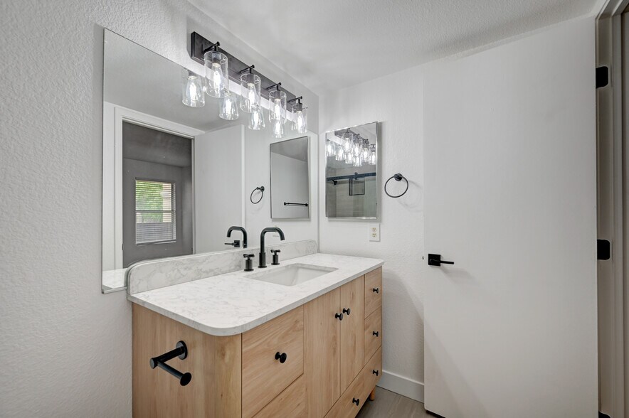 Building Photo - 2300 E Silverado Ranch Blvd