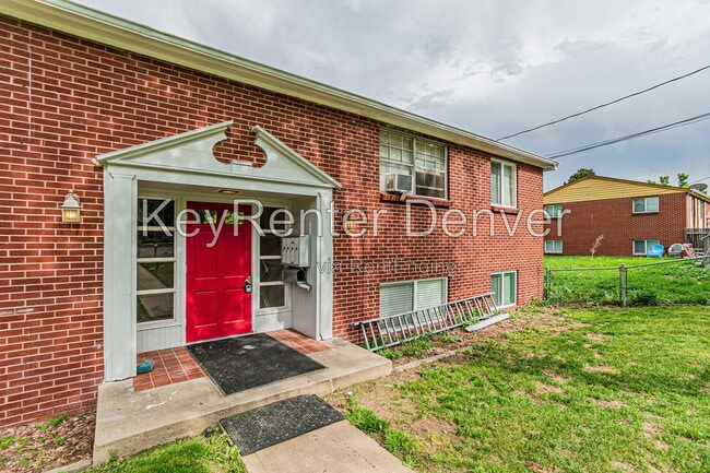 Building Photo - 2356 S Linden Ct