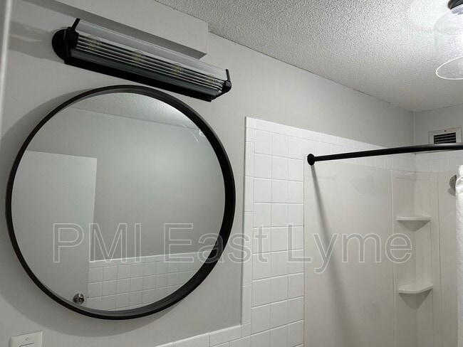 Building Photo - 292 Pequot Ave