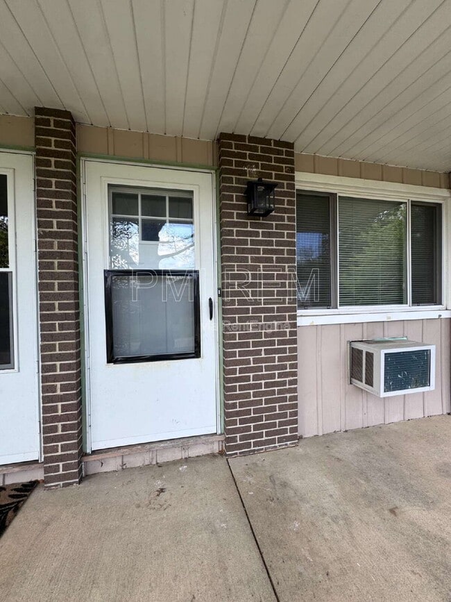 Building Photo - 4020 Vira Rd