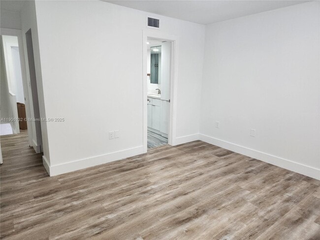 Building Photo - 2750 W 76th St