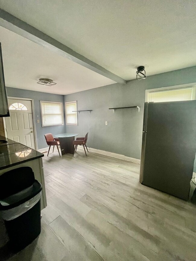 Building Photo - Welcome to this stunning 5-bedroom, 2-bath...