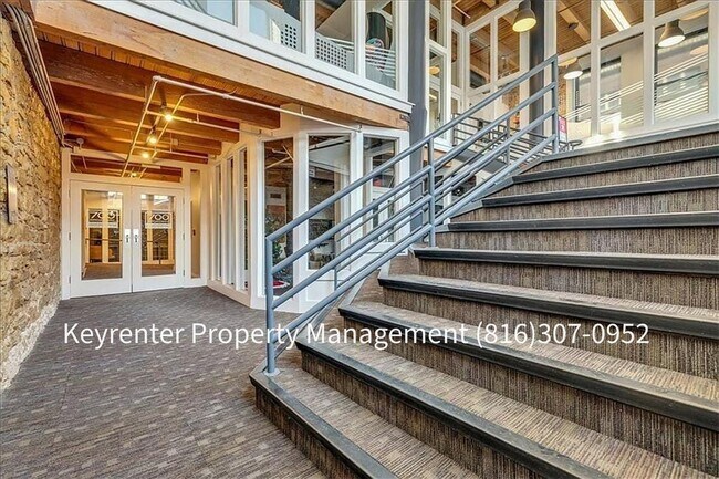 Building Photo - Cozy Downtown Studio | Heart of the City