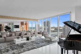 Building Photo - 300 S Pointe Dr