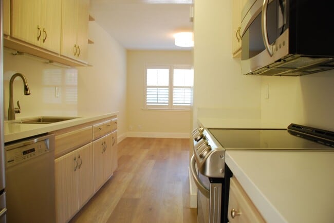 Building Photo - Corner Unit Townhome in Corte Madera For Rent!