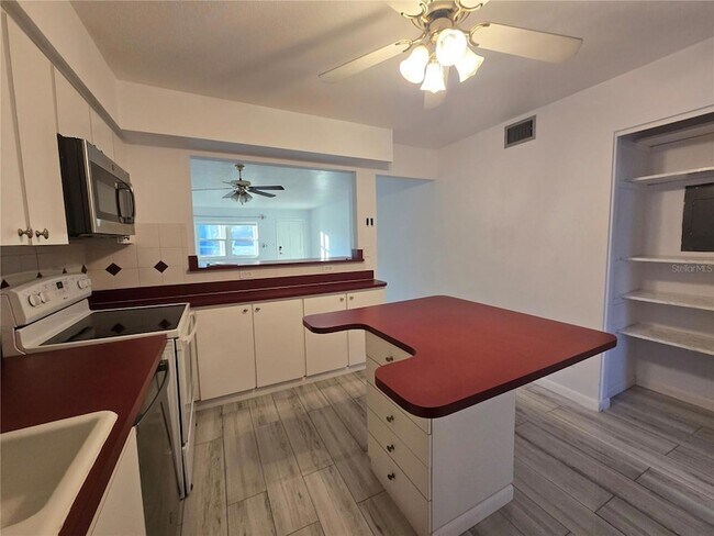 Building Photo - 211 Pasadena Ave N