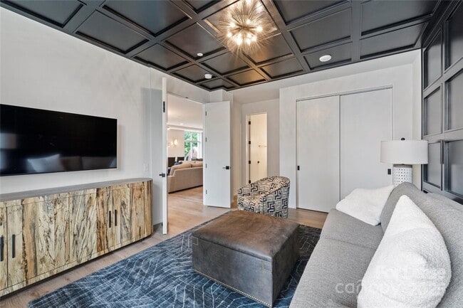 Building Photo - 1500 Queens Rd