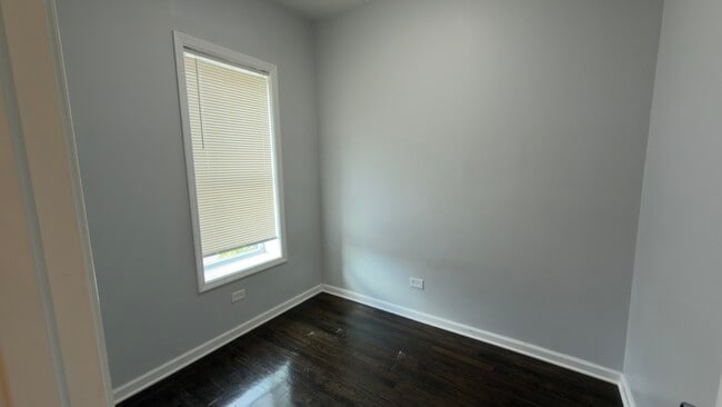 Building Photo - 1344 E 72nd Pl