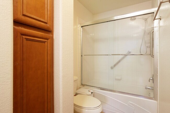 Building Photo - Furnished 2 bedroom with flex office space near Convention Center Downtown!