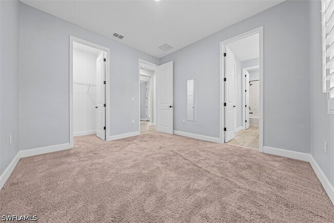 Building Photo - 2038 Grove Dr