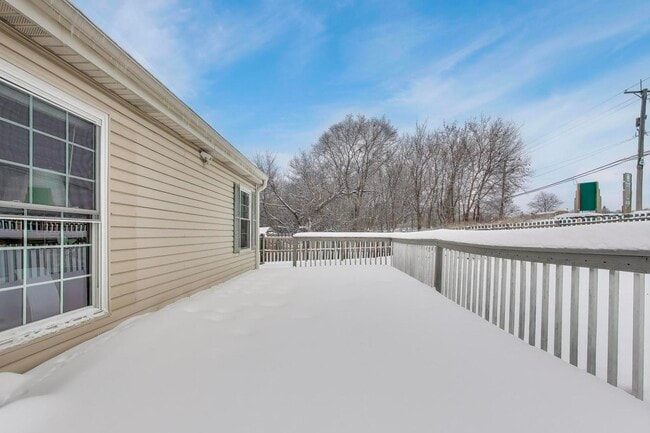 Building Photo - 9 Monroe Ct