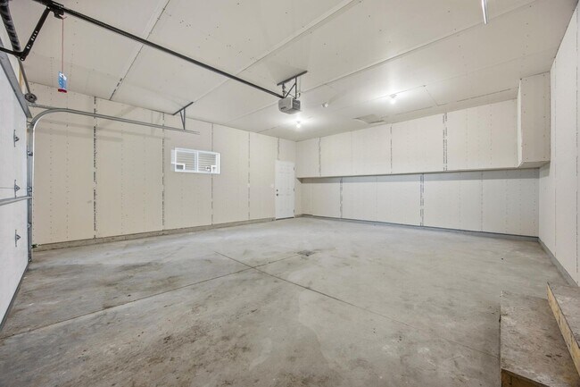 Building Photo - 6713 Samuel Dr
