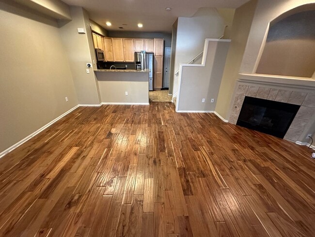 Building Photo - 3 Bed 3 bath Townhome in Castle Rock!