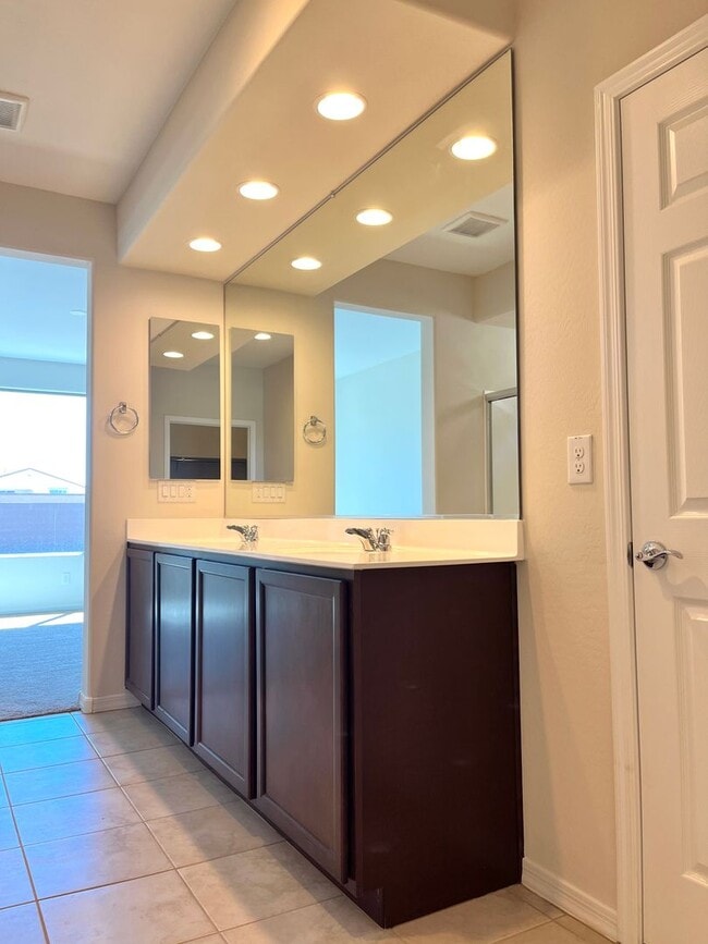 Building Photo - Home in Litchfield Park at Canyon Views! 2 MASTER SUITES!