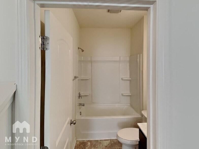 Building Photo - 2015 Creeks Landing Dr