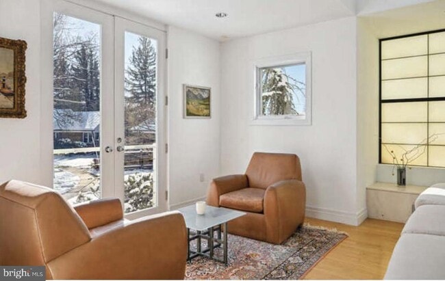 Building Photo - 4527 Q Pl NW