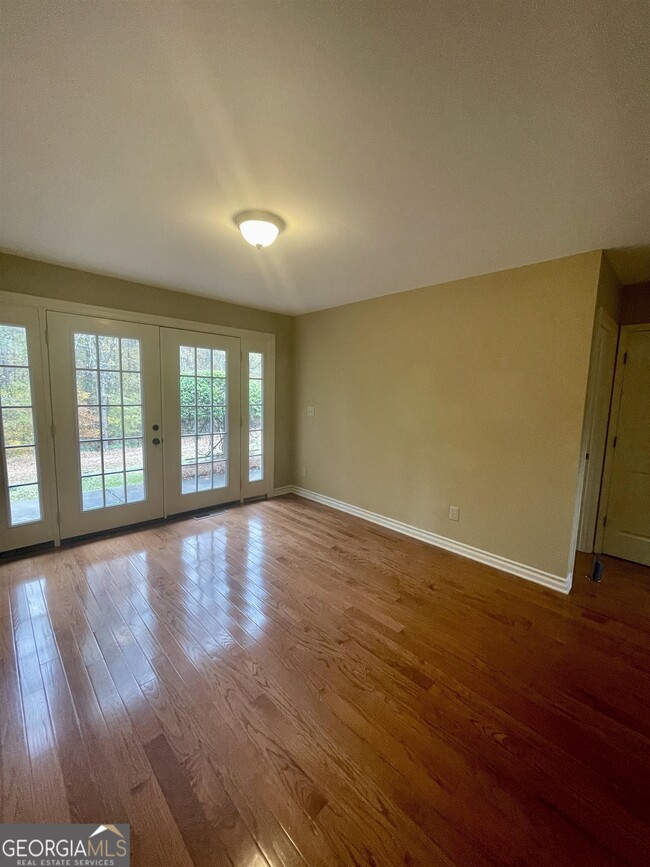 Building Photo - 242 Ebenezer Church Rd