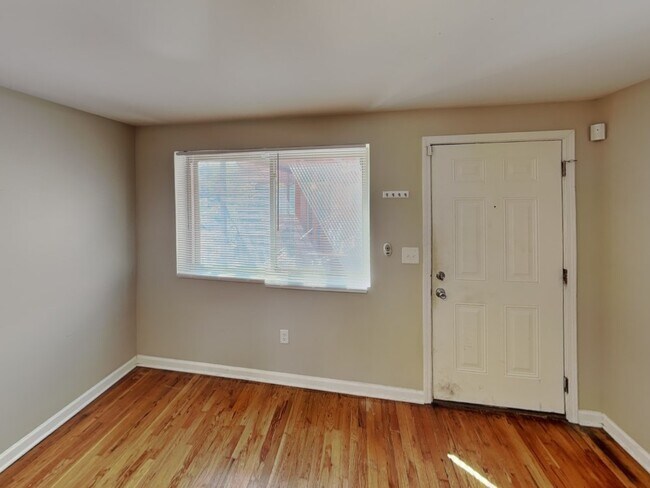Building Photo - Lantern Square Apartments-B5
