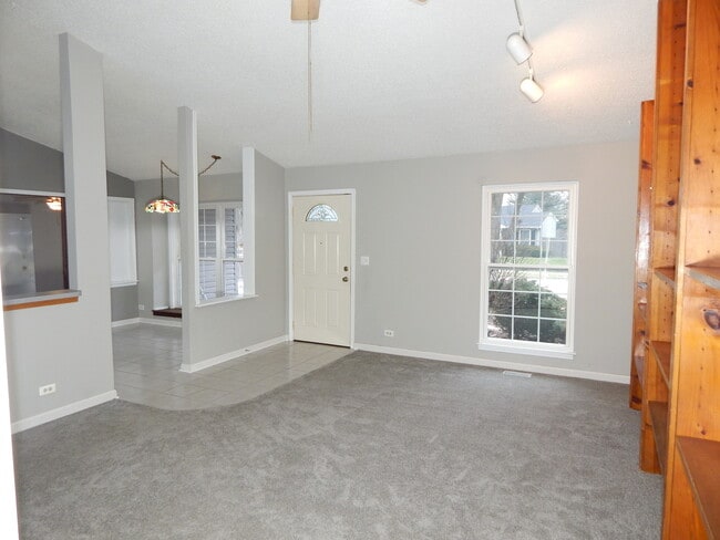 Building Photo - 1985 Navarone Dr