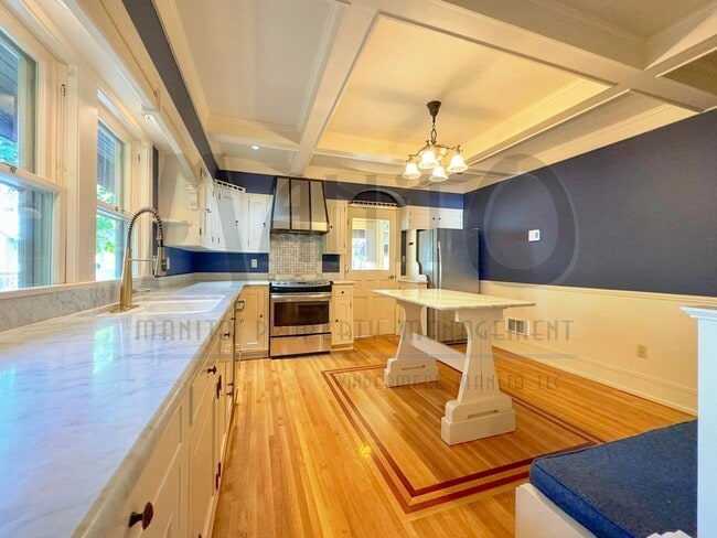 Building Photo - **COMING SOON** South Hill Swank