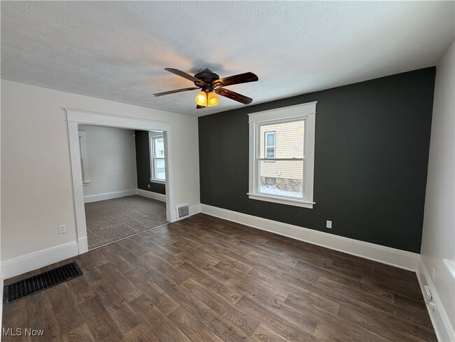 Building Photo - 443 S Union Ave