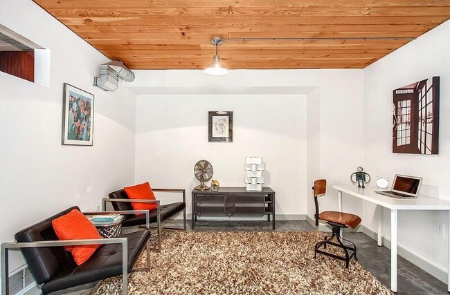 Building Photo - 401 9th Ave N